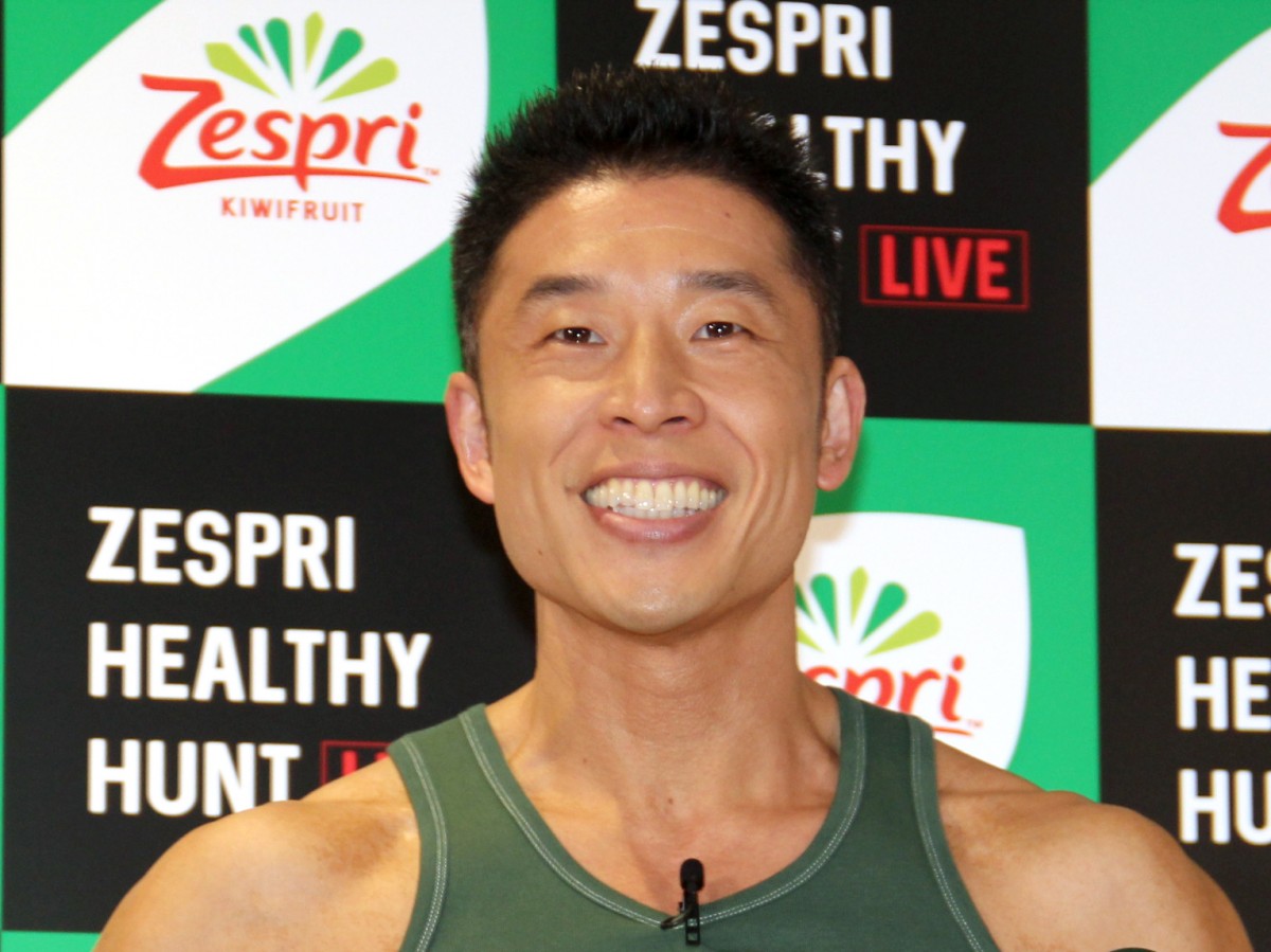 きんに君、AR世界に筋肉ワープで視聴者驚き キウイブラザーズの生配信