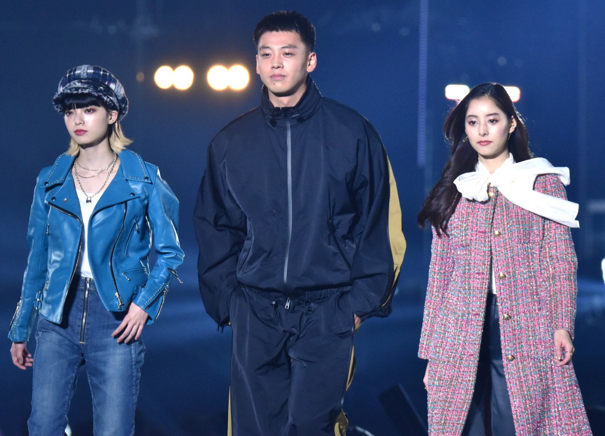 タグ付き★ダブスタ★チェックツィードロングジレ★ブルー★平手友梨奈 欅坂46平手友梨奈：雑誌「Seventeen」に登場 秋のチェック柄コーデに