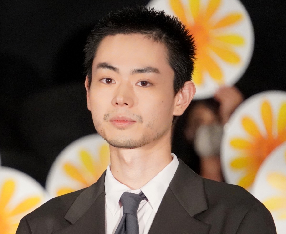 菅田将暉「Gジャン縫った」に共演者驚き 工業用ミシンで奮闘「まっすぐ