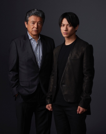 10月スタートの『クロサギ』に出演する三浦友和と主演・平野紫耀（King ＆ Prince） （C）TBS 