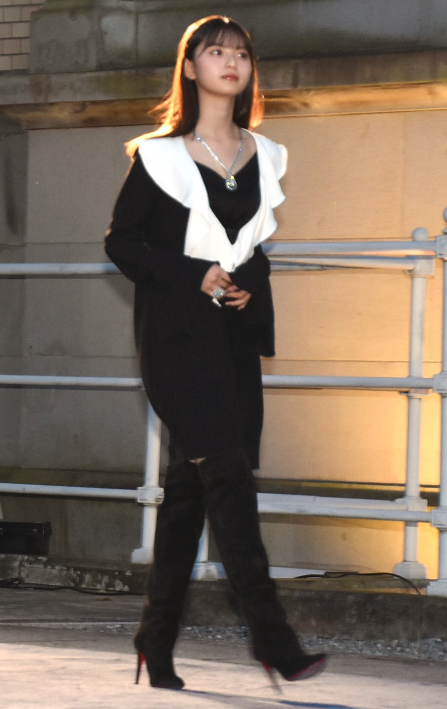 画像・写真 | 齋藤飛鳥、デコルテ大胆なドレスで登場 胸元には約2億円