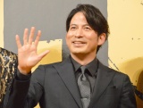 坂口健太郎、狂犬＆癒し系役を並行して撮影 岡田准一「実は一番