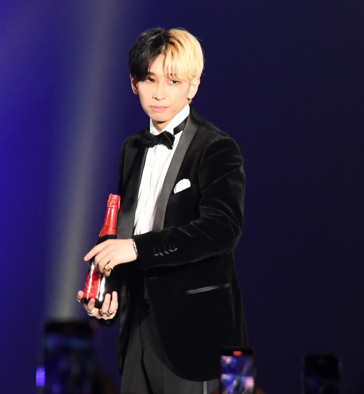 qJ (C)ORICON NewS inc. 
