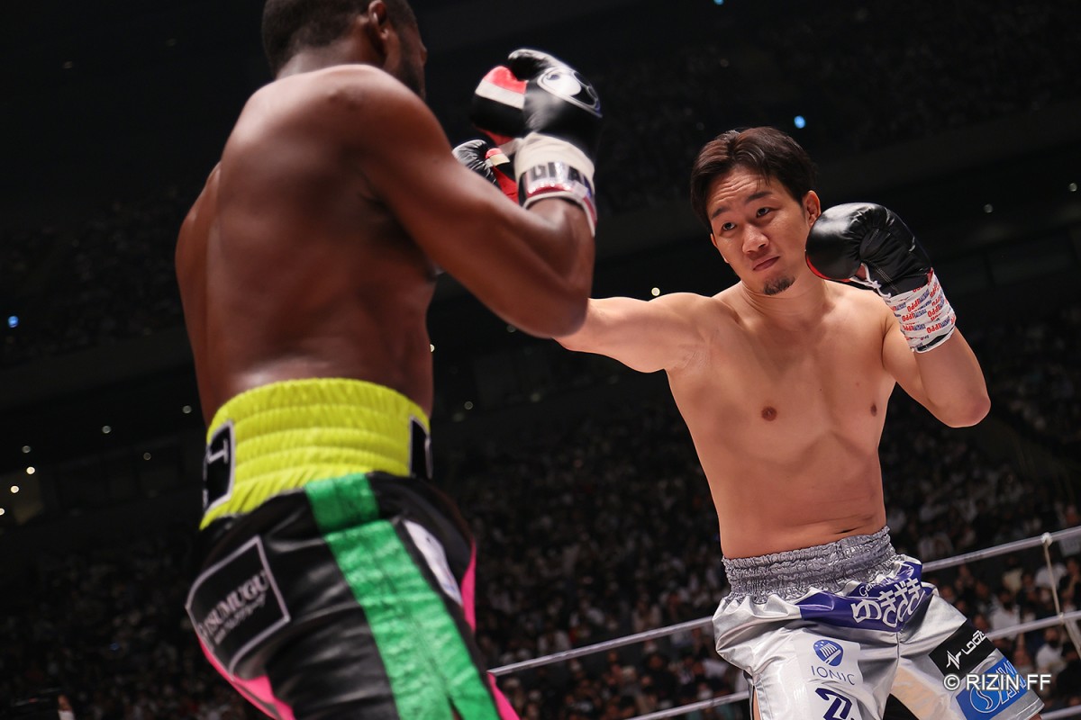 画像・写真 | 【超RIZIN】メイウェザー、朝倉未来にKO勝利！ 2ラウンド終了間際の右フックでダウン奪う 9枚目 |  オリコンニュース（ORICON NEWS）