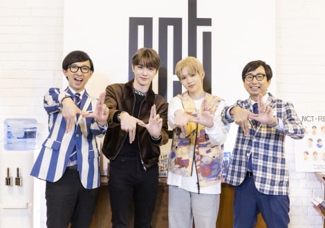 NCTの初冠番組『What’s NCT!?』に出演する（左から）こがけん、ソンチャン、ショウタロウ、おいでやす小田（C）日本テレビ 