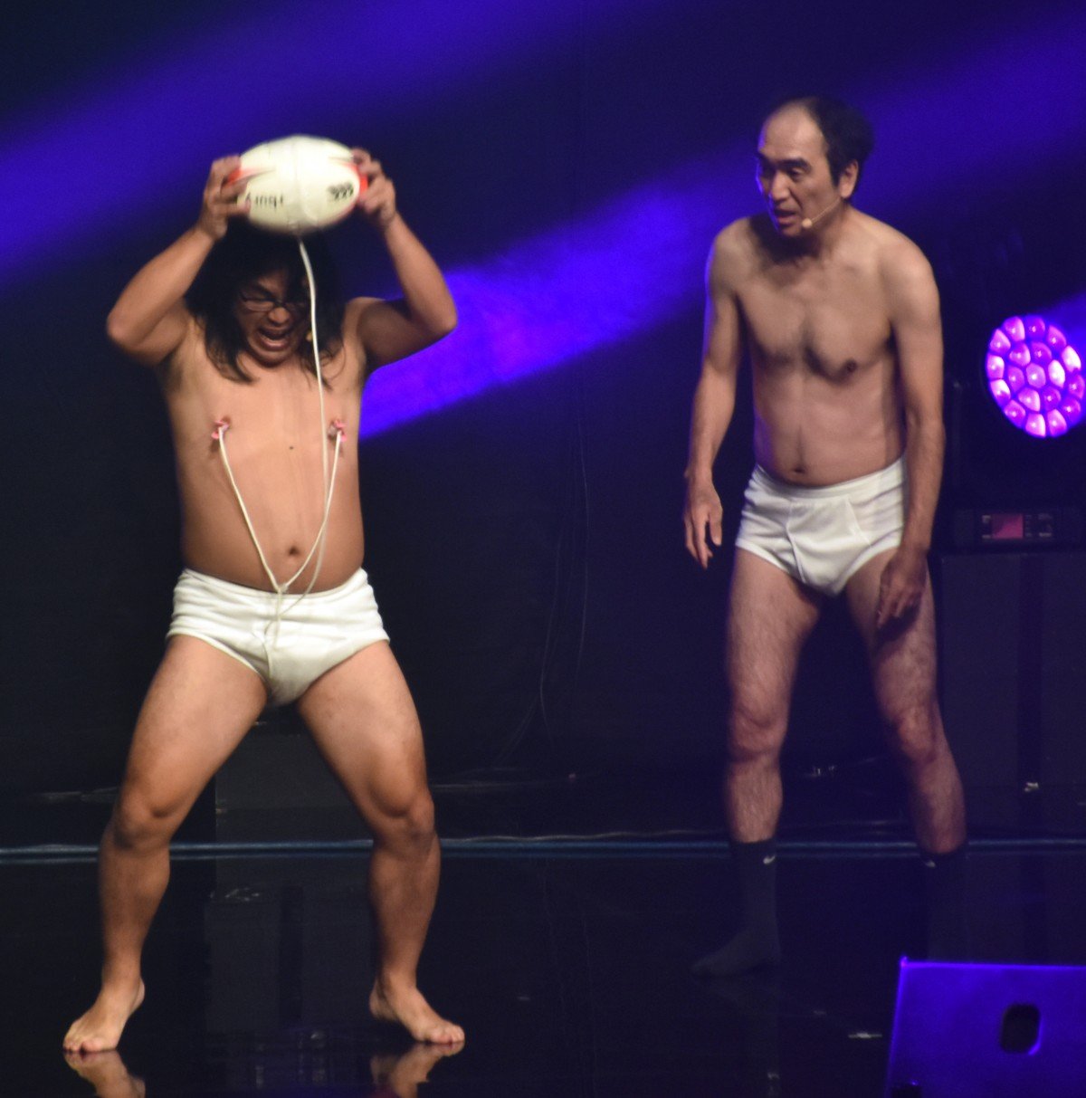 江頭2:50、グラドル風吹ケイに“本気の告白” 革ジャン正装姿で「俺と