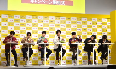 サッポロ一番『このひと手間が、地元愛。〜47都道府県一番〜』キャンペーン開始式に登壇したKis-My-Ft2（左から）宮田俊哉、北山宏光、玉森裕太、藤ヶ谷太輔、二階堂高嗣、横尾渉、千賀健永 （C）ORICON NewS inc. 