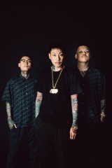 �l�C�q�b�v�z�b�v�O���[�v�E�r�B���̃����o�[2�l�܂�4�l�����s�Ƒߕ� �喃����@�ᔽ�̋^�� 