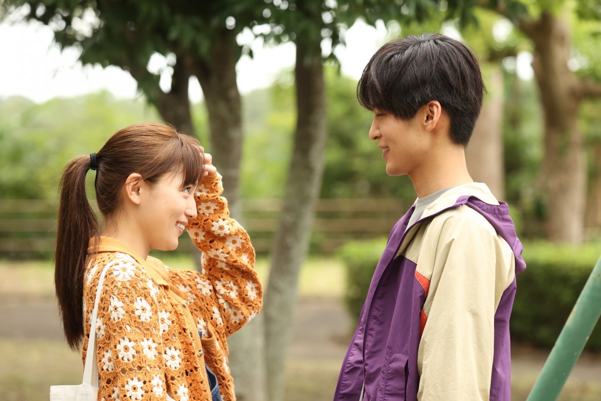 川口春奈“紬”は目黒蓮“想”と話すため手話教室に通うことを決意