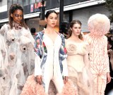 �w�a�J�t�@�b�V�����E�C�[�N 2022 �H�uSHIBUYA RUNWAY�v�x�ɓo�ꂵ���̂� �iC�jORICON NewS inc. 