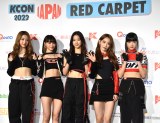 �wKCON 2022 JAPAN�x���b�h�J�[�y�b�g�ɓo�ꂵ��LE SSERAFIM�i������jHUH YUNJIN�AKIM CHAEWON�AKAZUHA�ASAKURA�AHONG EUNCHAE �iC�jORICON NewS inc. 