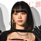 �wKCON 2022 JAPAN�x���b�h�J�[�y�b�g�ɓo�ꂵ��LE SSERAFIM�EKIM CHAEWON �iC�jORICON NewS inc. 