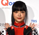 �wKCON 2022 JAPAN�x���b�h�J�[�y�b�g�ɓo�ꂵ��LE SSERAFIM�EHONG EUNCHAE�iC�jORICON NewS inc. 