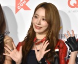 �wKCON 2022 JAPAN�x���b�h�J�[�y�b�g�ɓo�ꂵ��LE SSERAFIM�ESAKURA �iC�jORICON NewS inc. 