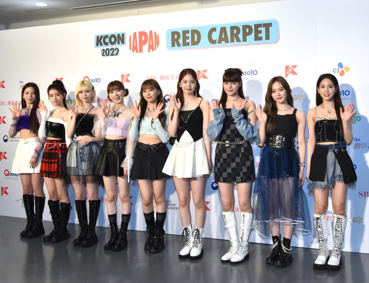 人気商品の中古品・新品・未使用品 KCON 2022 JAPAN】NiziU、美脚披露のポップな衣装でレッド タレントカード