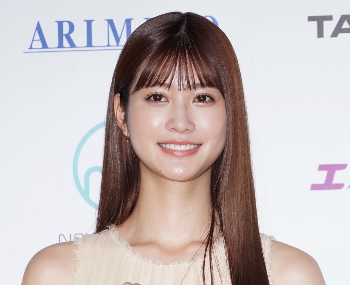 めるる めるる めるる 画像・写真 | めるる、超ミニスカで太ももあらわな美脚ショット