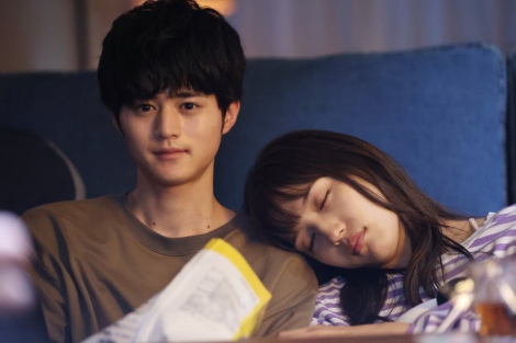 20日放送『silent』第3話に出演する（左から）鈴鹿央士、川口春奈（C）フジテレビ 