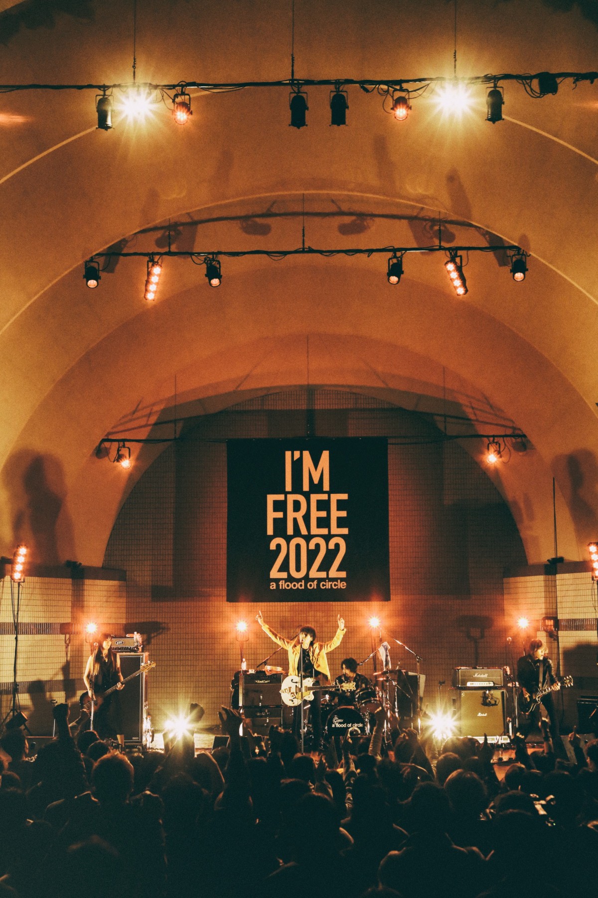 a flood of circle、渾身のフリーライブ完遂 全13曲を鳴らし切った