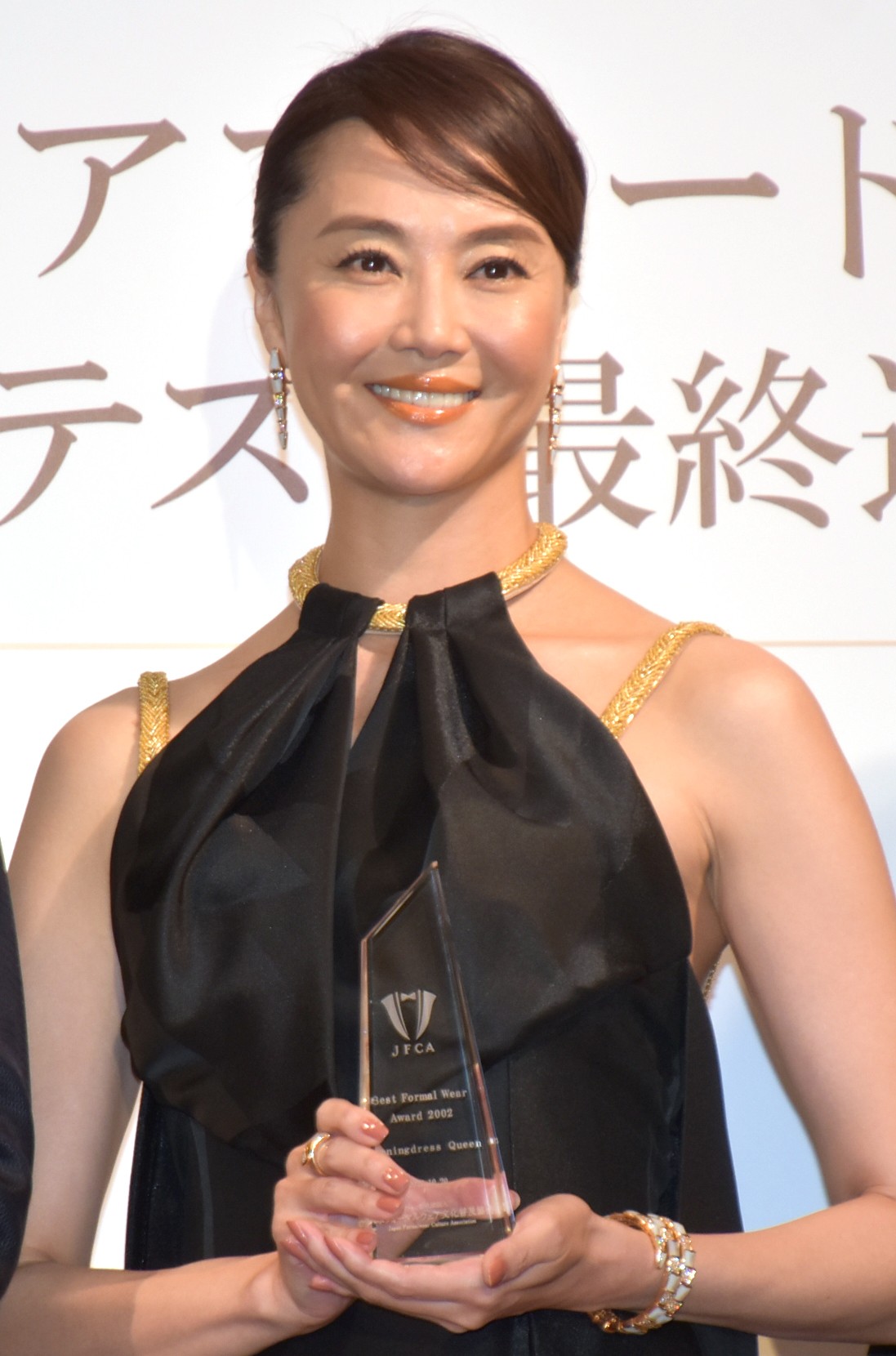 画像・写真 | 観月ありさ、背中ぱっくりな大人ドレス IKKO興奮