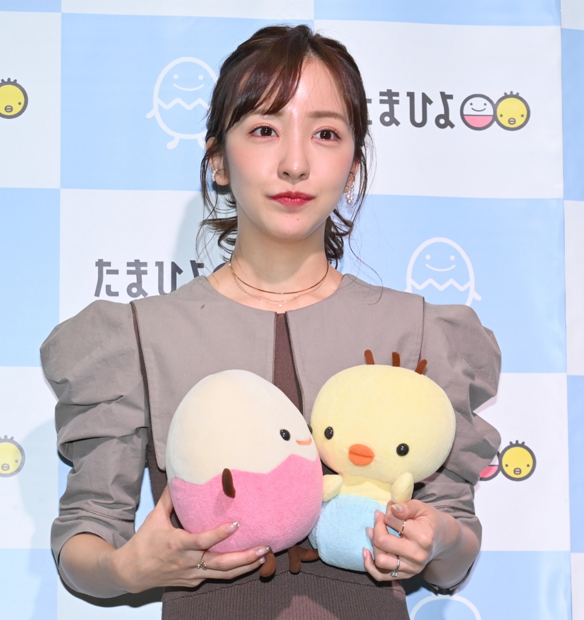 板野友美、1歳の娘にはYouTubeで英才教育 英語でアニメ見せ