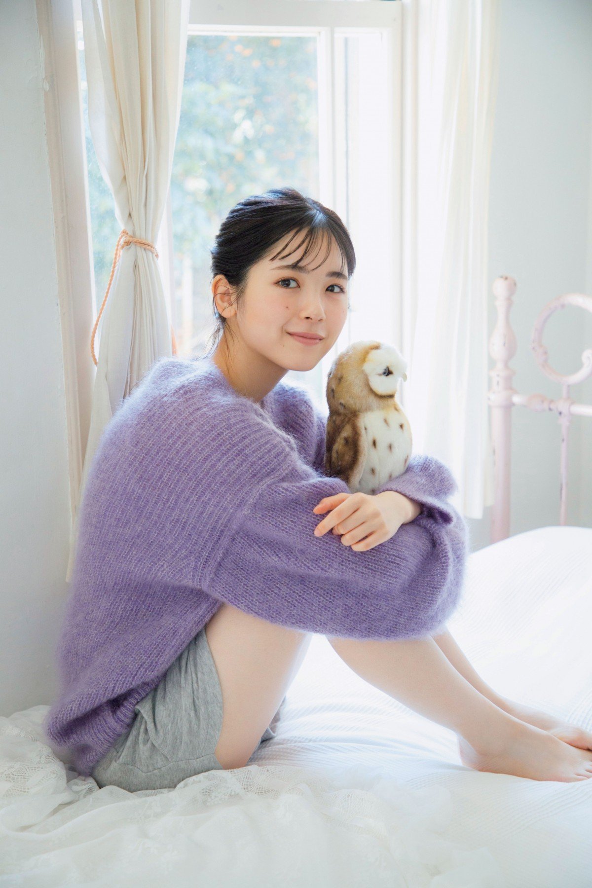乃木坂46筒井あやめ、輝くような美脚＆黒レースワンピ披露
