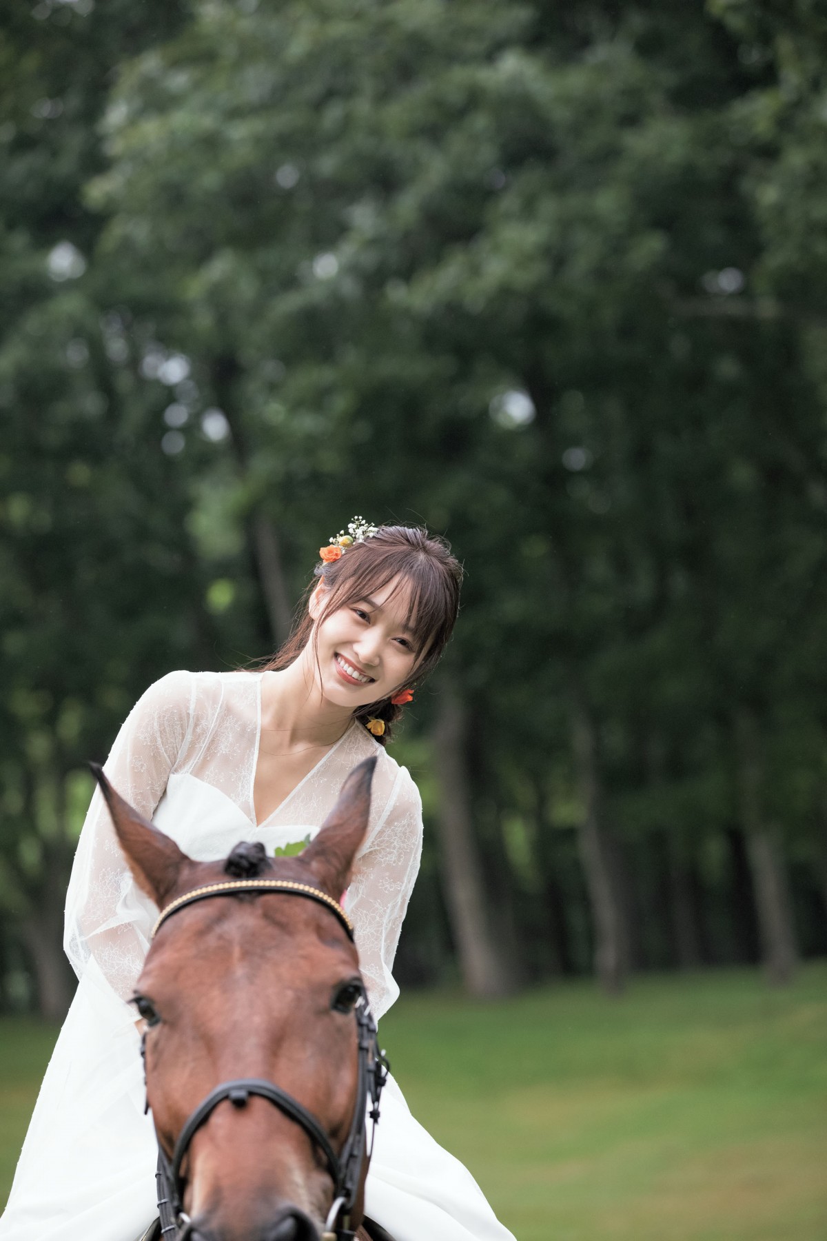櫻坂46菅井友香、卒業写真集で“歴代衣装”身にまとう 原点の