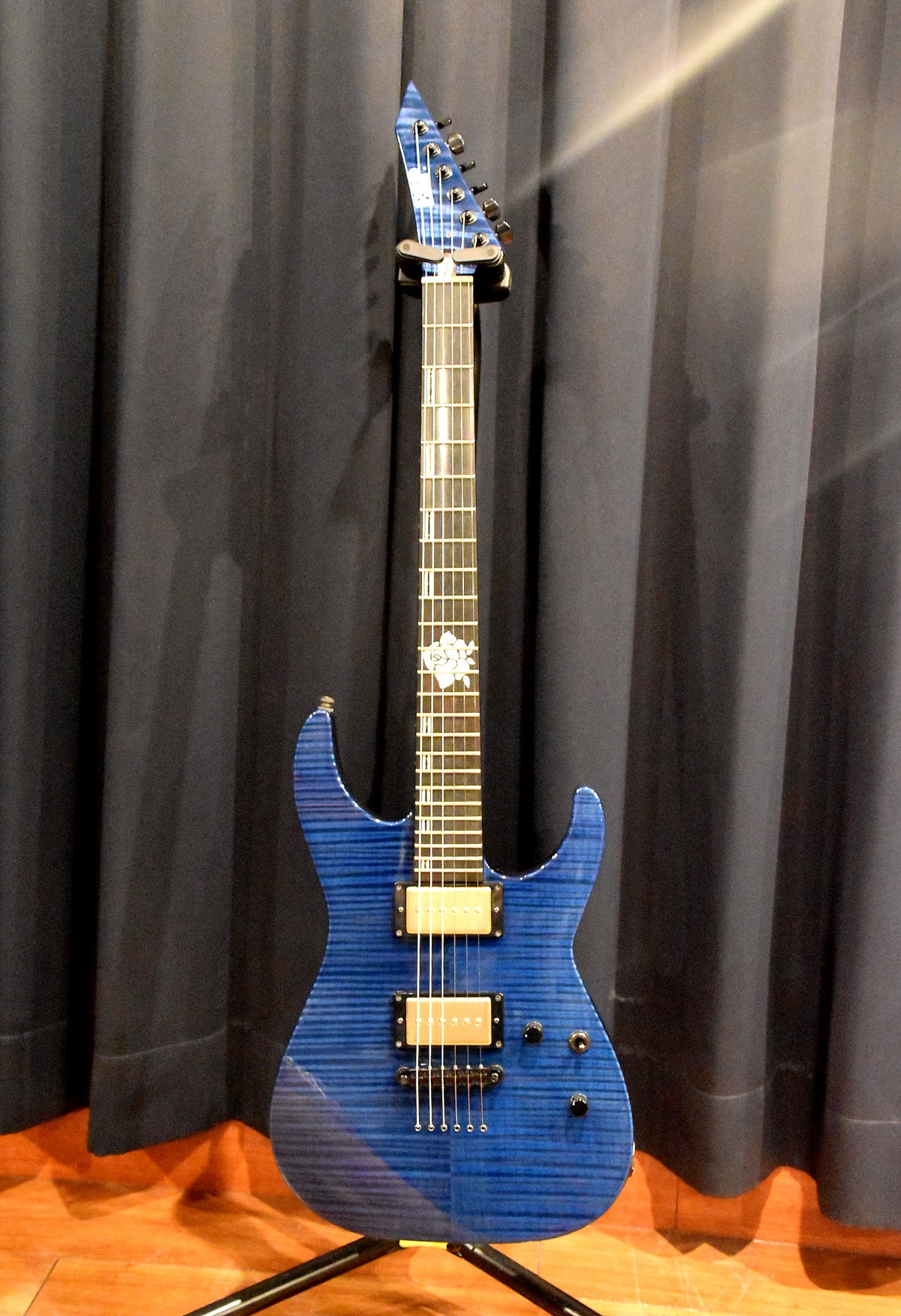 Roselia 工藤晴香さんの複製サイン入りカード ギター購入特典