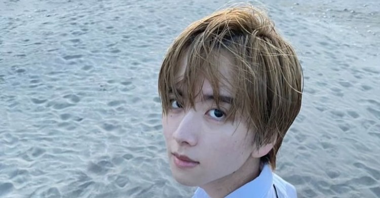 板垣李光人】カラフラブルジャンボうちわ 板垣李光人】カラフ