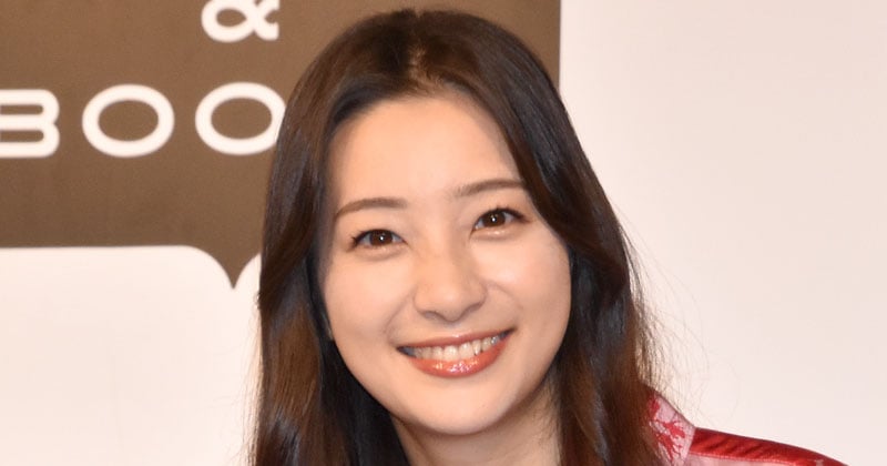 足立梨花“いいお尻の日”に美尻ショット公開に反響「ホンマ見事なお尻やわぁ」「日本1の神尻」 | ORICON NEWS