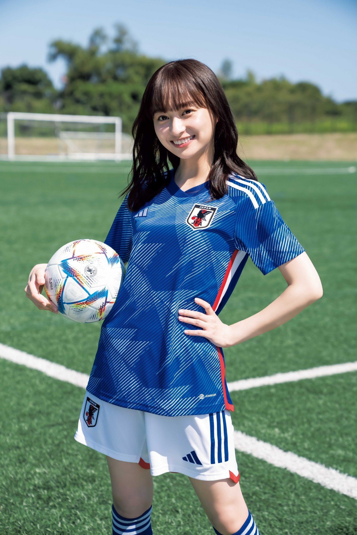 サッカーの女神”日向坂46影山優佳、日本代表ユニまとい難技ヒール