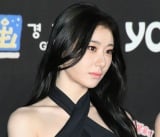 �w2022 MAMA AWARDS�x���b�h�J�[�y�b�g�ɏo�Ȃ���ITZY�E�`�F�������iC�jORICON NewS inc. 