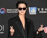 �w2022 MAMA AWARDS�x���b�h�J�[�y�b�g�ɏo�Ȃ���j-hope�iC�jORICON NewS inc. 