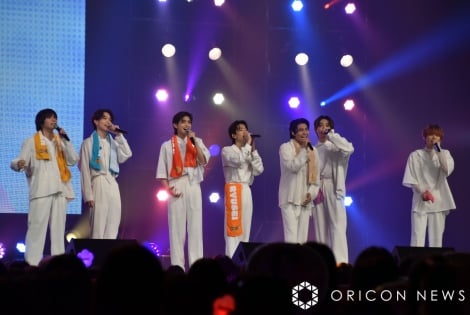 �w�N�̉ԂɂȂ� �gLet's 8LOOM�h TOUR �`THE FINAL�`�x�ŏI������� �iC�jORICON NewS inc. 