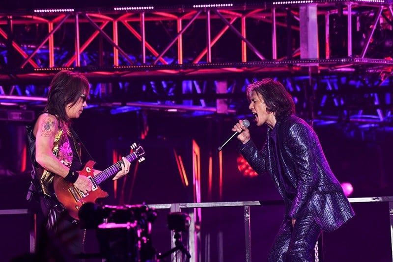 B'z、3年ぶり全国ツアーファイナルで体感 パイオニア精神と圧倒