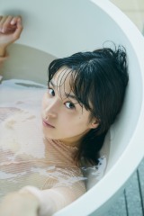 �֐����A���N2����3�N�Ԃ�ʐ^�W���� ����𗷂���悤�ɎB�e �w�ǂ�����ƍN�x�ق��b���Ɏ��X�o�� 