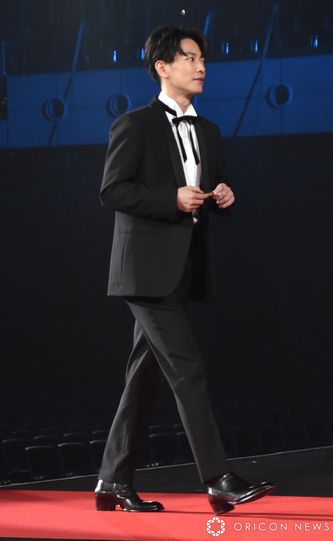 画像・写真 | 佐藤健、ダークスーツに蝶ネクタイで授賞式 『WEIBO