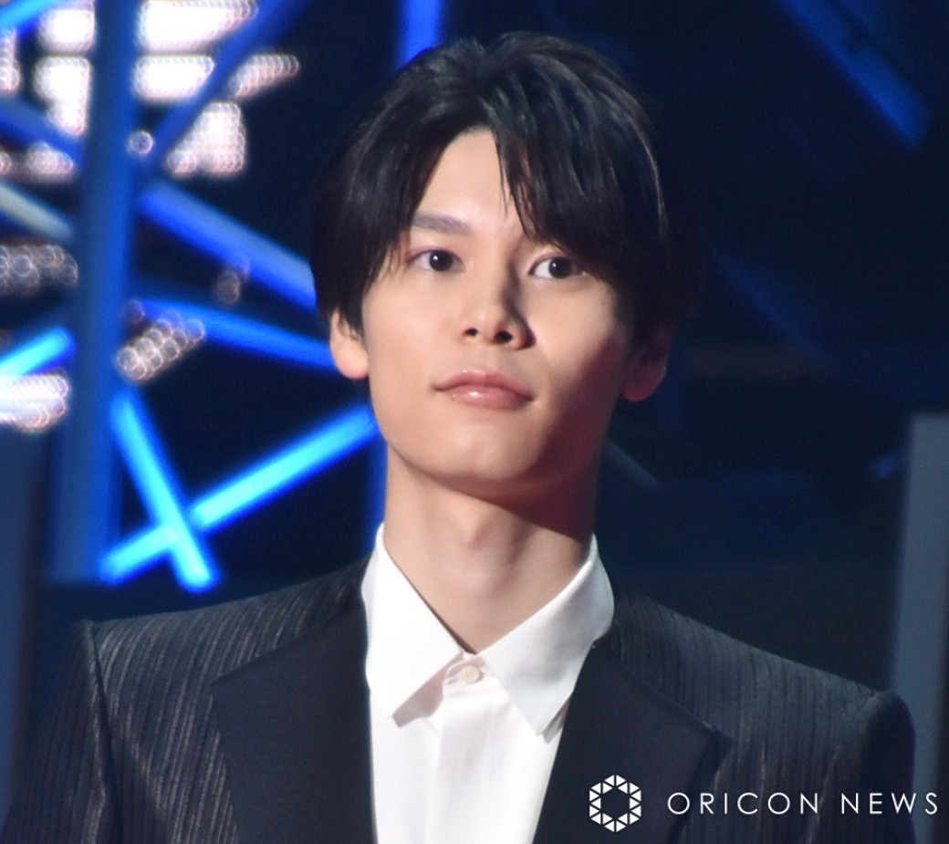 画像・写真 | 佐藤健、ダークスーツに蝶ネクタイで授賞式 『WEIBO