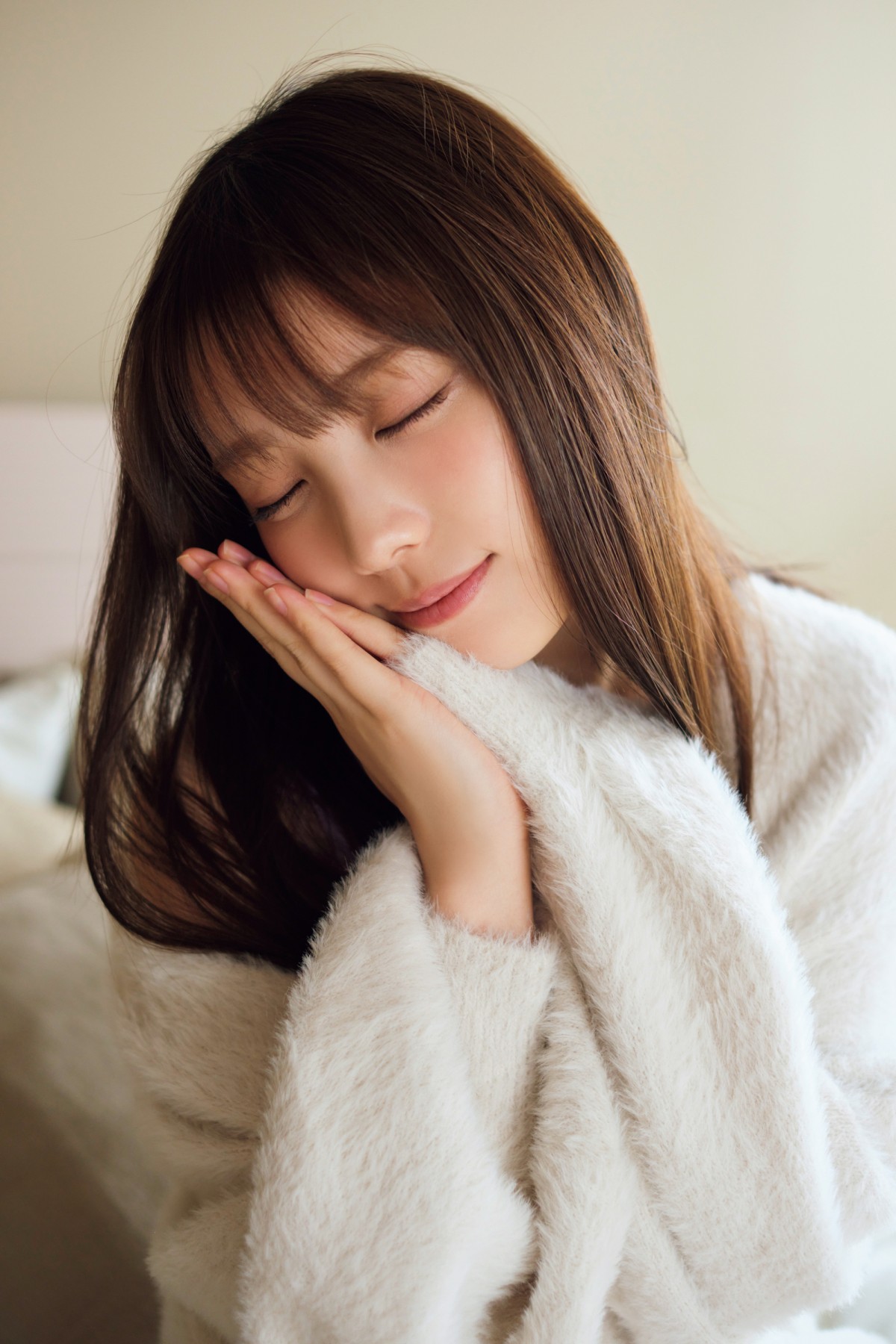 乃木坂46与田祐希“清楚＆キュート”グラビア うさ耳パーカ姿も披露