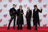 紅白リハ】YOSHIKI、X JAPANの話題に苦笑い「そっち系に行くと」 SUGIZOがぶっこみ | ORICON NEWS