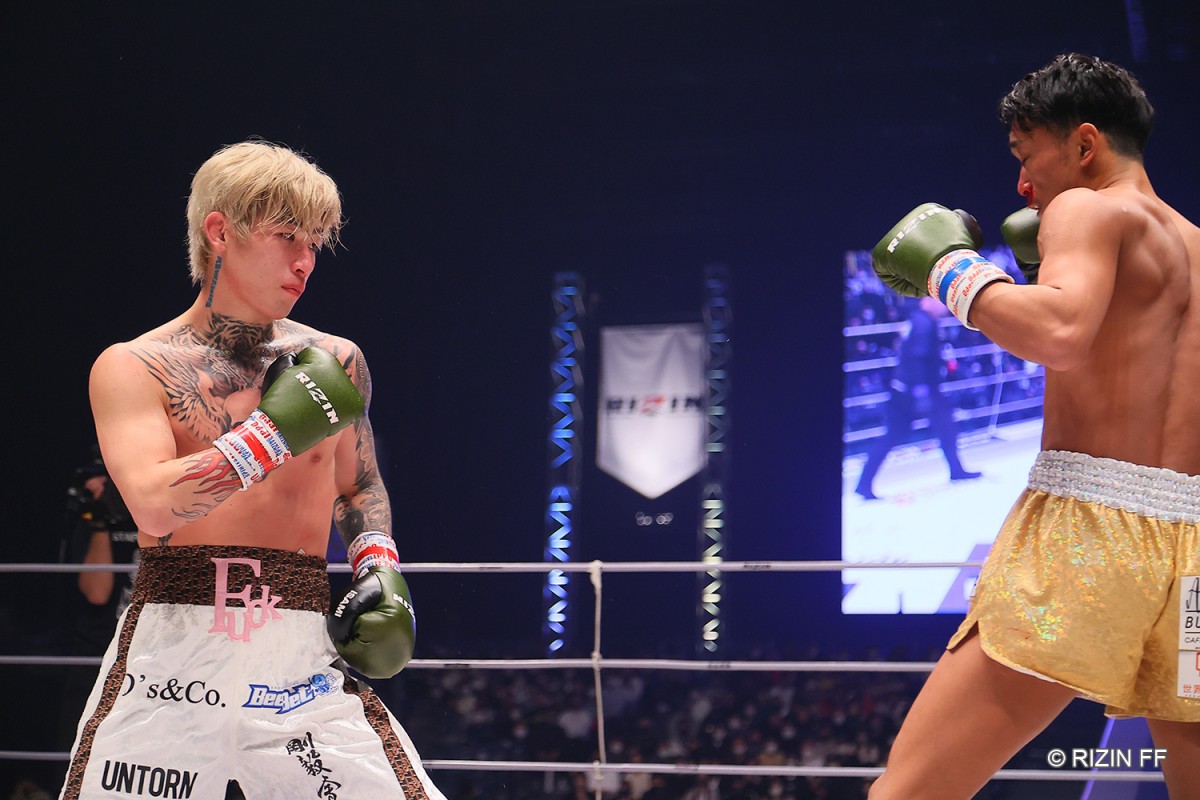 RIZIN お宝 画像・写真 | 【RIZIN】平本蓮、左フックで梅野源治からダウン奪う！ リングサイドで朝倉未来も観戦 24枚目 | ORICON NEWS