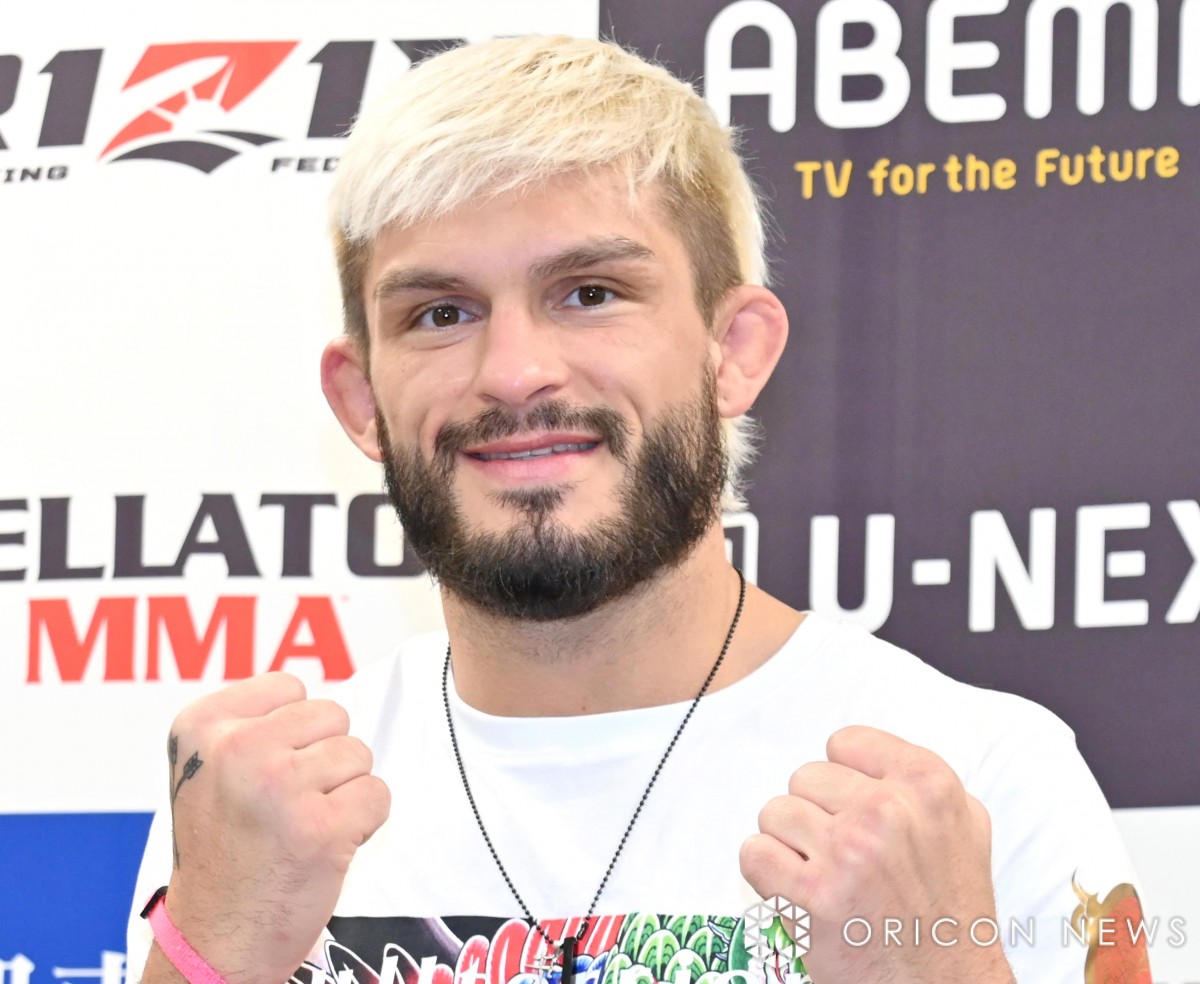 ⭕️直筆サイン入り⭕️  RIZIN.35  ジョニー・ケース  B2サイズ ⭕️直筆サイン入り⭕️ RIZIN.35 ジョニー・ケース B2サイズ 直筆