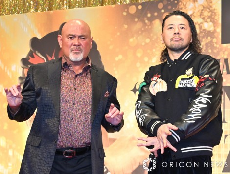 （左から）武藤敬司、SHINSUKE NAKAMURA （C）ORICON NewS inc. 