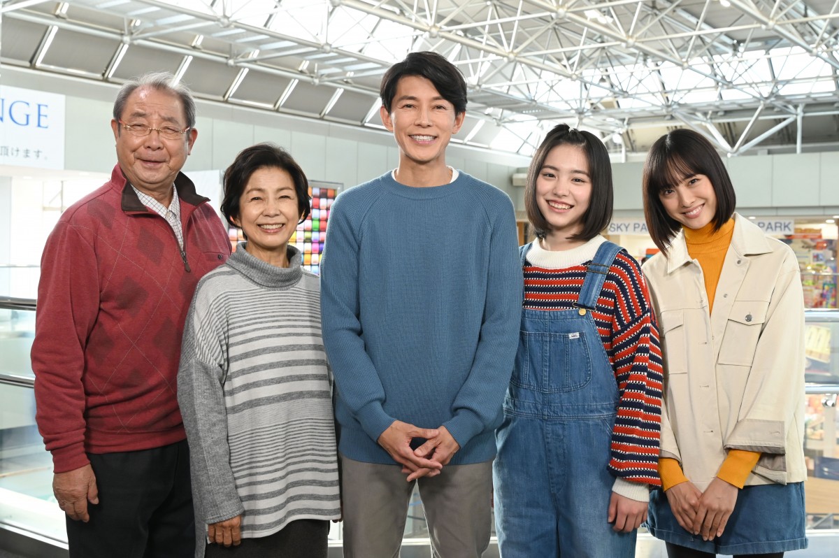 良枝 ZIP！』朝ドラマに市毛良枝＆平泉成＆大友花恋が出演 愛媛・松山空港で“家族”そろってクランクイン | ORICON NEWS