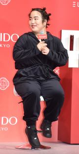 �wSHISEIDO�x�u�����h�A���o�T�_�[�A�C���\��ɎQ����������񃌃g���B�o�@ (C)ORICON NewS inc. 