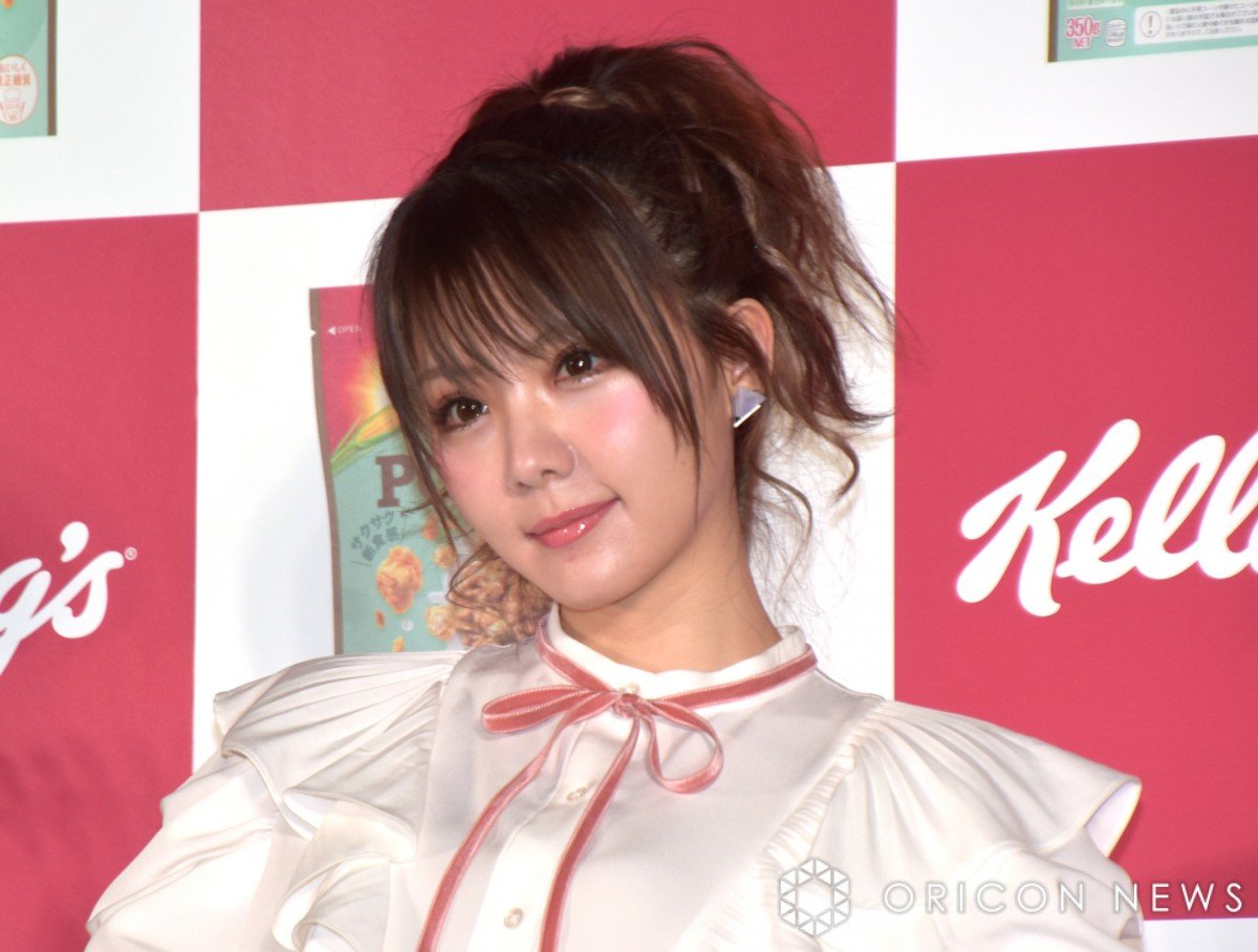 田中れいな、“超ミニ”で座る美脚ショット「色っぽい」「極上に可愛い