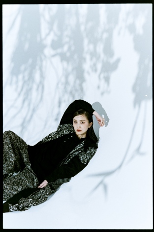 �uGround Y�i�O���E���h ���C�j�v2023�N�t�ăV�[�Y���V��R���N�V�����̃L�[�r�W���A���𖱂߂�A��������N���[�o�[Z�E�S�c�č؎q 