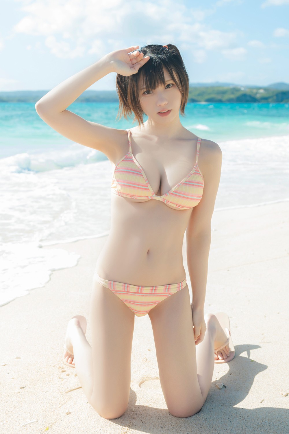 えなこ、新作カレンダーは“妄想のオフの過ごし方” ピクニック、プール