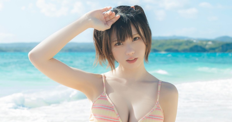 えなこ、新作カレンダーは“妄想のオフの過ごし方” ピクニック、プール