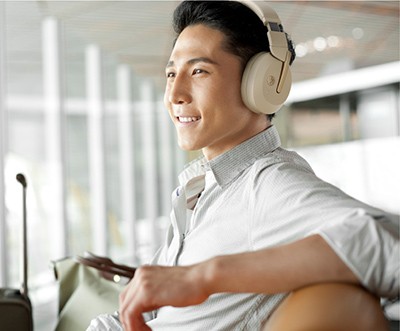 ヤマハ、最新ワイヤレスヘッドフォン『YH-E700B』発表 楽器ブランド