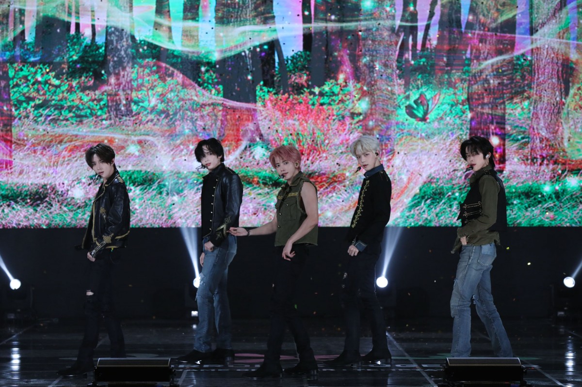 5th Mini AlbumwThe Name Chapter:TEMPTATIONxfBAV[P[XJÂTOMORROW X TOGETHER 